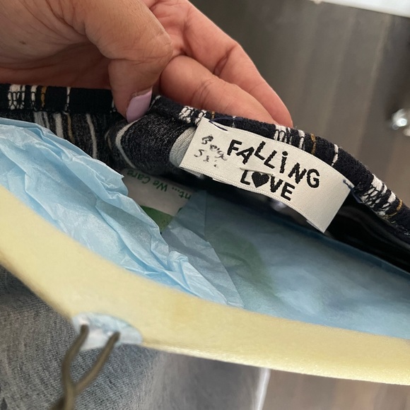 Striped off the shoulder Jumpsuit - Picture 3 of 4